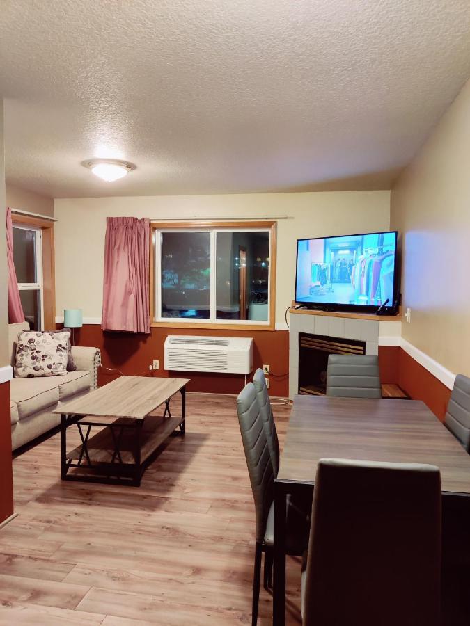 Hillcrest Inn Сийсайд Екстериор снимка