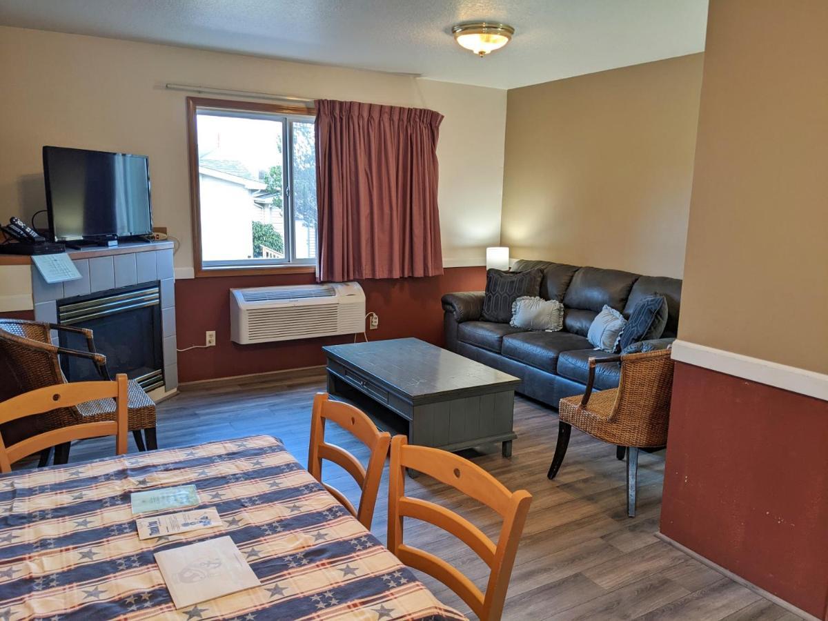 Hillcrest Inn Сийсайд Екстериор снимка
