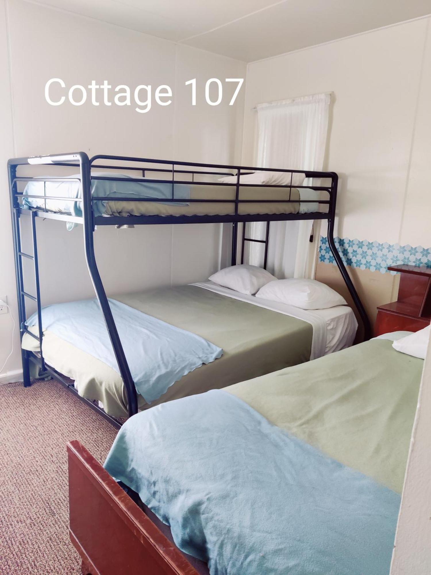 Hillcrest Inn Сийсайд Екстериор снимка