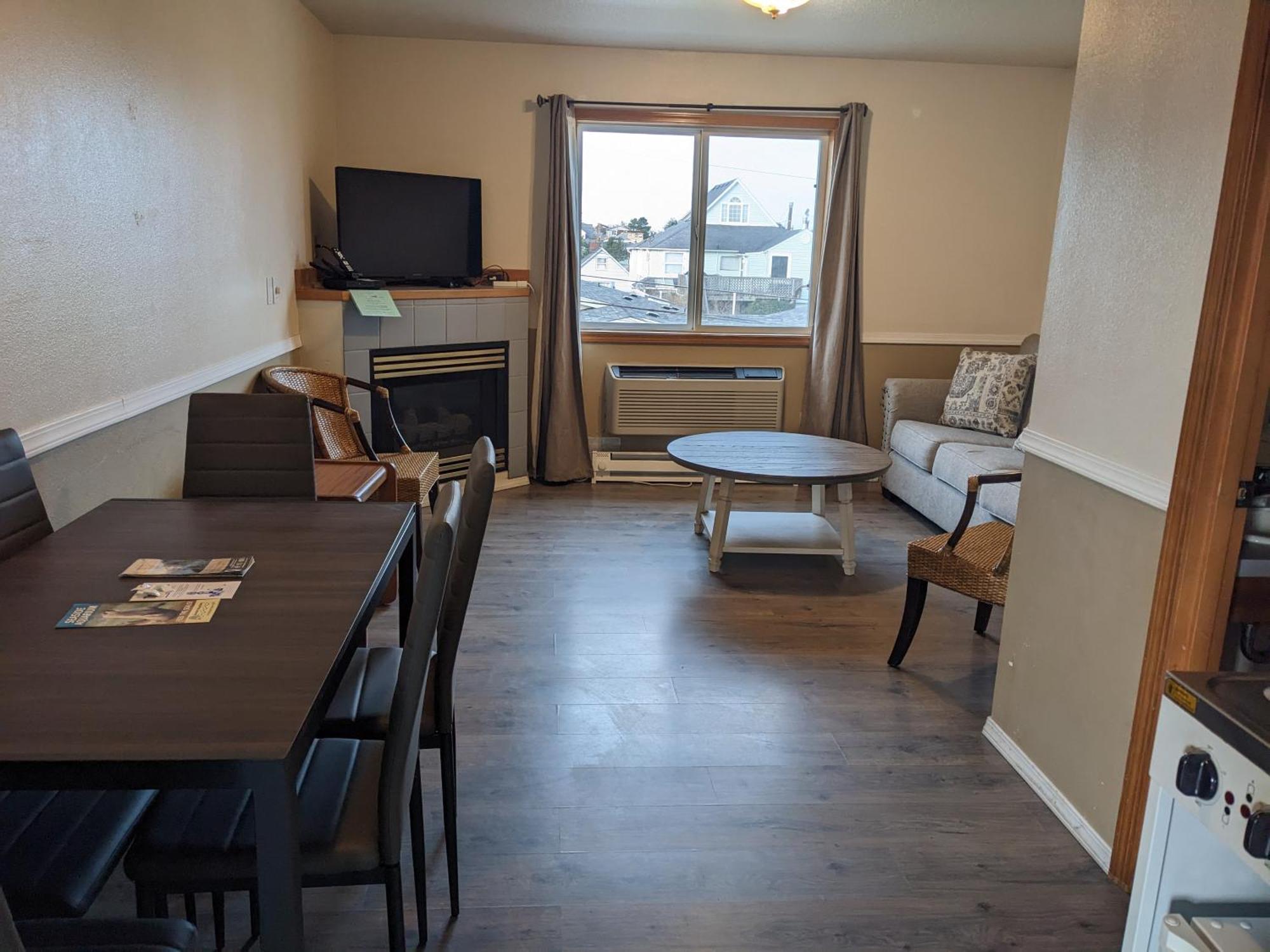 Hillcrest Inn Сийсайд Екстериор снимка