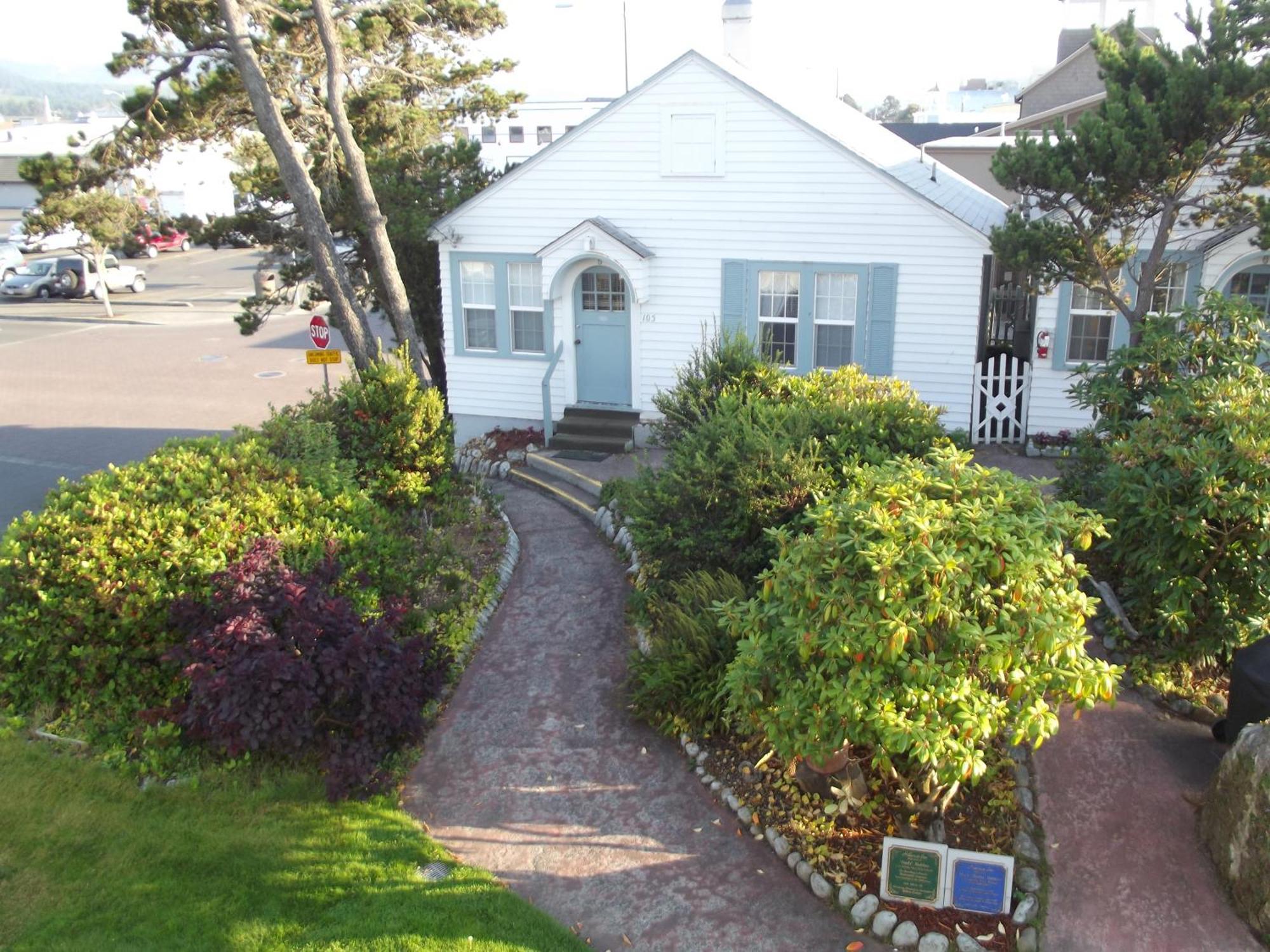 Hillcrest Inn Сийсайд Екстериор снимка
