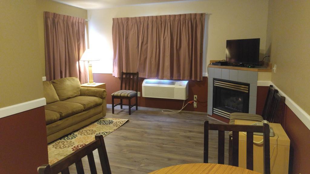 Hillcrest Inn Сийсайд Екстериор снимка